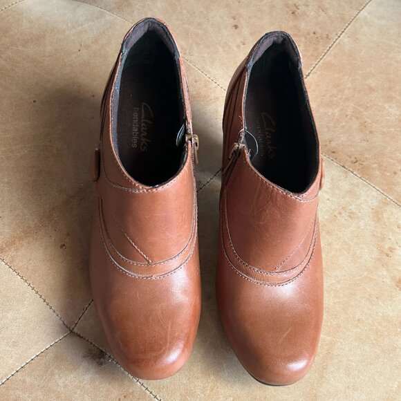 Brown Leather Ankle Booties Soft Classic Heeled Fall Shoes Clarks Bendables, 7 - Picture 11 of 11